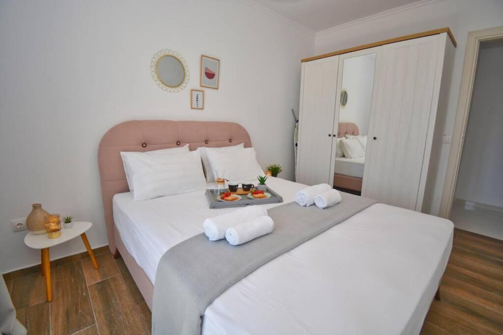 Potamos Deluxe White Apartment Exteriör bild